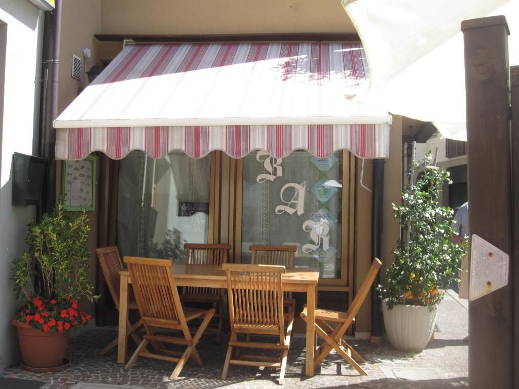 Albergo Leon Bianco Moggio Udinese Exterior photo